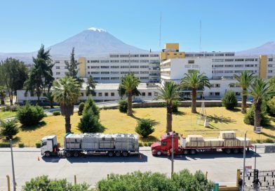 PACIENTES DEL HOSPITAL HONORIO DELGADO TIENEN QUE HACER LARGAS COLAS PARA PROGRAMAR CITAS