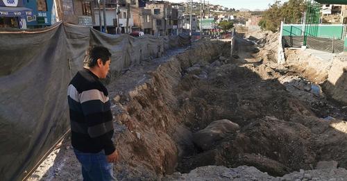 VECINOS DE PAUCARPATA TEMEN QUE CONSTRUCCIÓN DEL PUENTE NO TERMINE ANTES DE LA TEMPORADA DE LLUVIAS