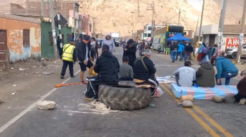 MINEROS INFORMALES NO DAN TREGUA Y SIGUE EL BLOQUEO DE CARRETERAS: