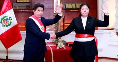 EXPREMIER DENUNCIA QUE ES CHANTAJEADA EN LA CÁRCEL DE MUJERES: