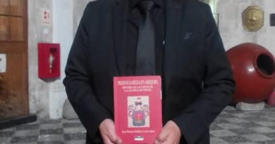 PRESENTAN LIBRO