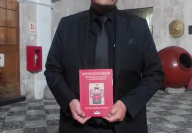 PRESENTAN LIBRO