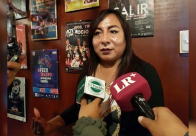 CANDIDATA AL CONGRESO BUSCA QUE DOCENTES TRANSEXUALES VAYAN VESTIDOS DE MUJER: