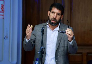 DANIEL URRESTI TILDA DE «MARIPOSA TRAICIONERA» A RAÚL NOBLECILLA: