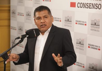 CONGRESISTA JAIME QUITO, DEFIENDE A EMPRESA FRACASADA COMO PETROPERÚ:
