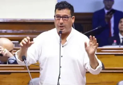 CONGRESISTA EDWIN MARTÍNEZ VOTARÁ POR KEIKO: