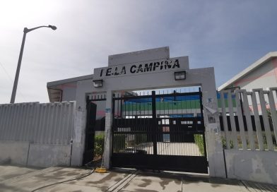 PADRES DE  FAMILIA PROTESTAN CONTRA PROFESORA: