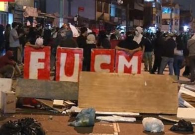 ESTUDIANTES DE LA SAN MARCOS BOTAN A CANDIDATO ROBERTO SÁNCHEZ: