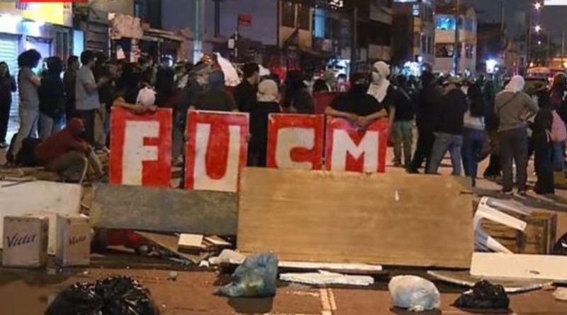 ESTUDIANTES DE LA SAN MARCOS BOTAN A CANDIDATO ROBERTO SÁNCHEZ: